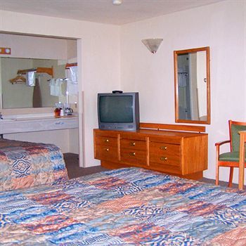 Main Motel - An Independent Magnuson Hotel Ely Bagian luar foto